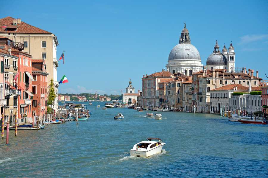 Venedig Wassertaxi im kanal Grande
